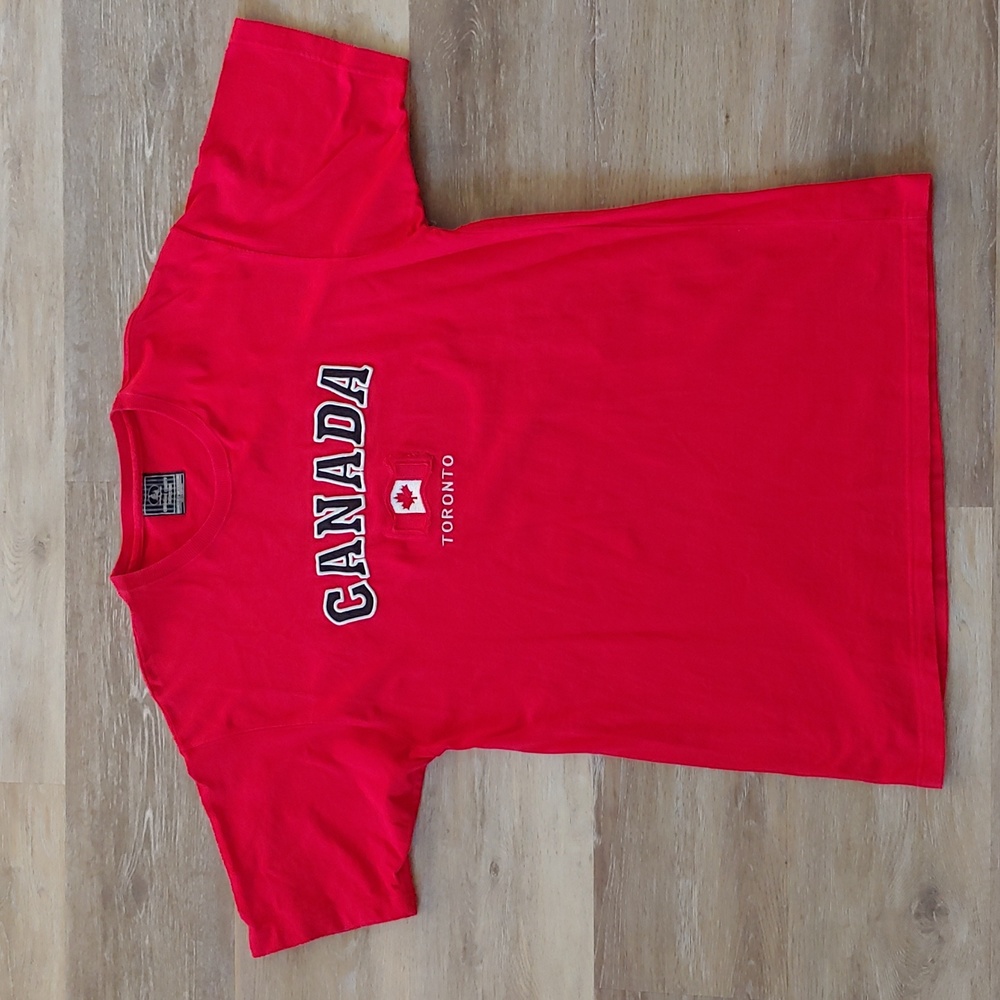 Canadian Country Collection Embroidered Graphic T-Shirt Red Size L